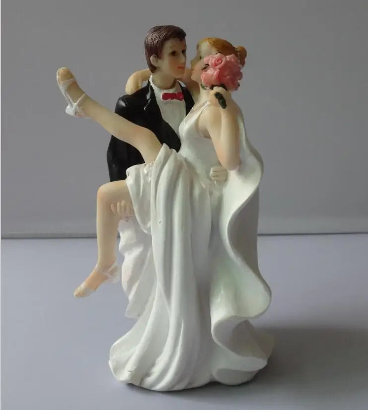 Romantic Bride & Groom Resin Figurine – Wedding Cake Topper for Valentine’s, Engagements & Anniversary Celebrations