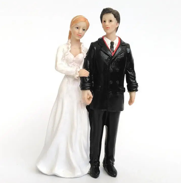 Romantic Bride & Groom Resin Figurine – Wedding Cake Topper for Valentine’s, Engagements & Anniversary Celebrations