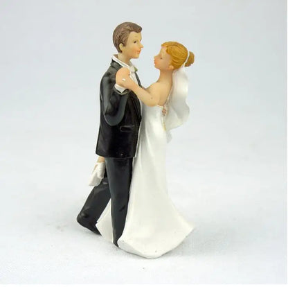 Romantic Bride & Groom Resin Figurine – Wedding Cake Topper for Valentine’s, Engagements & Anniversary Celebrations