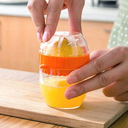 Manual Lemon Squeezer with Lid Plastic