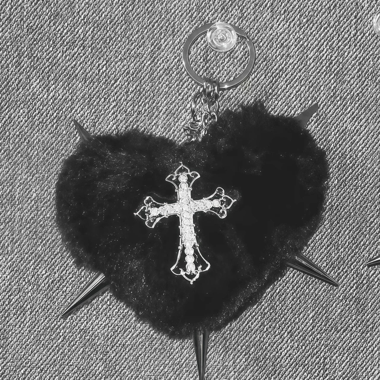 Punk Leopard Print Rivet Cross Keychain – Cool Grunge Rock Heart Bag Charm & Gothic Accessory