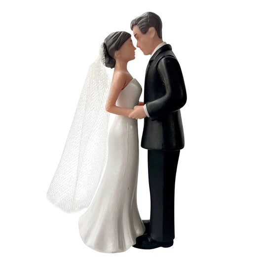 Elegant Bride & Groom Wedding Cake Topper with White Mesh Veil – Perfect for Engagements, Bridal Showers & Anniversaries
