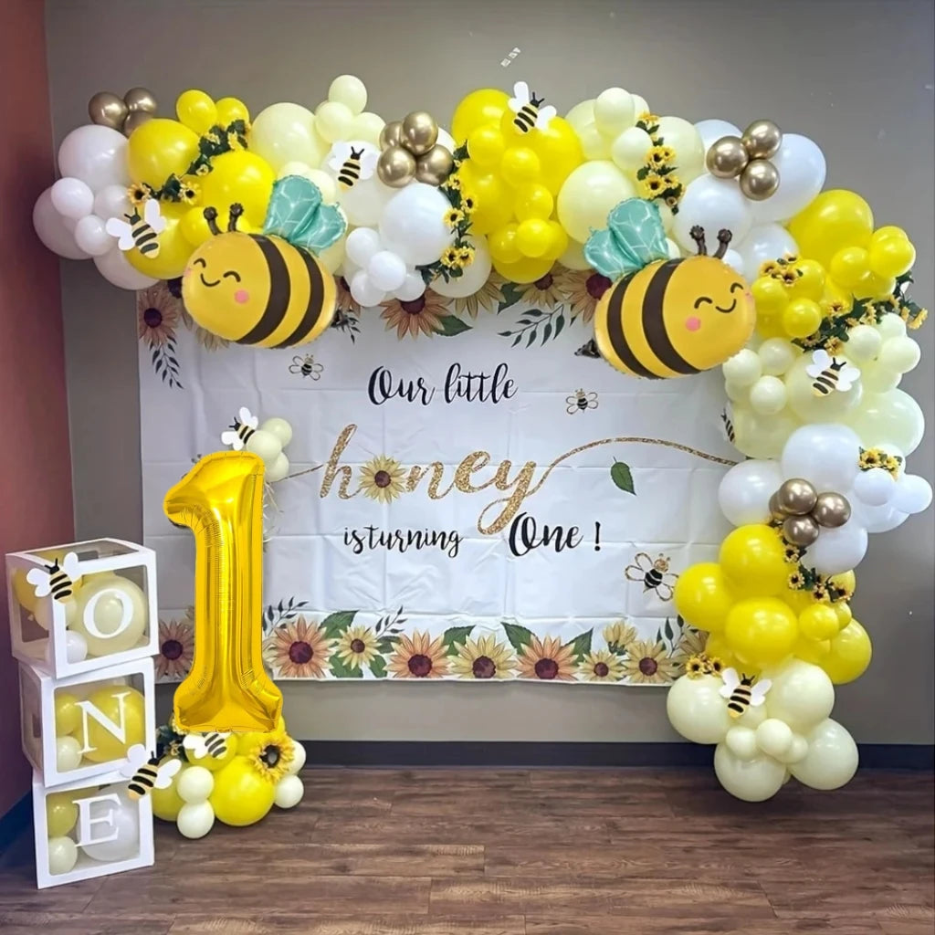 Cute Bee 32‑Inch Gold Number Balloon Garland Set for Kids’ Parties
