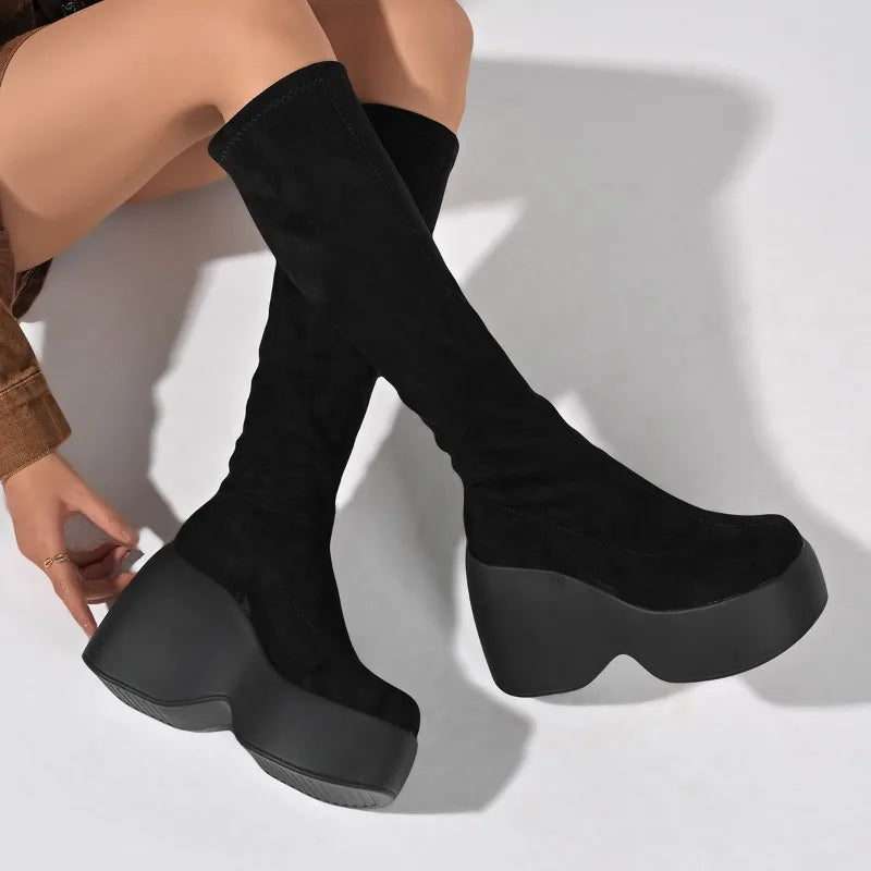Women's Winter Thick-Heeled Cotton Shoes with Round Head Design, Suede Material, Thick and Soft Soles, Anti-Slip, Wear-Resistant, and High Boot Style.