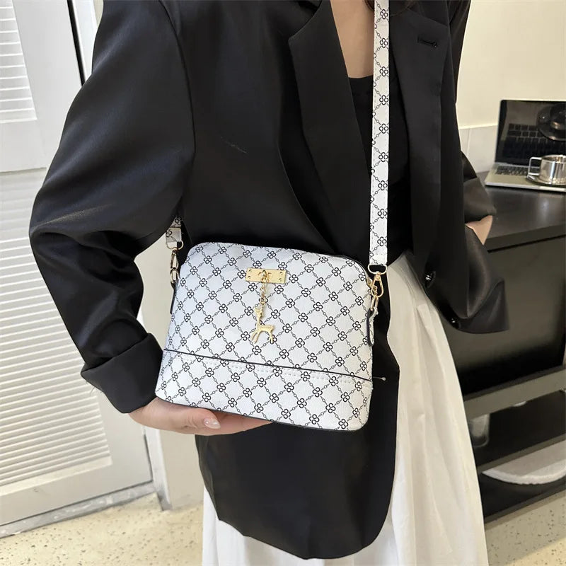 PU Leather Women Shoulder Bag Female Deer Pendant Handbags Girl Small Crossbody Bag Fashion Shell Shape Messenger Bag Bolsos