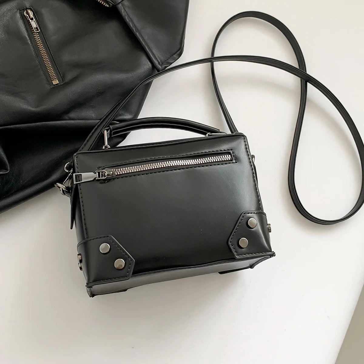 Niche design punk motorcycle style skull handbag, Halloween dark cool all-match solid color crossbody bag,