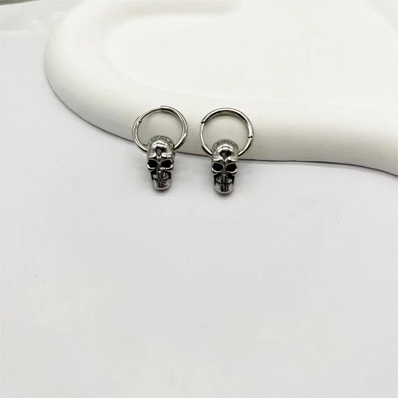1 pair of silver men's earrings for Halloween decoration Skull Horror party bar European retro punk trend  Stainless steel woman