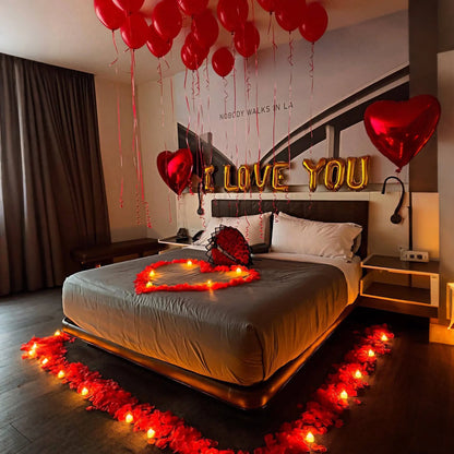 Golden I LOVE YOU Balloon Set with Simulated Petals 32 inch Heart shaped Balloon Wedding Proposal Birthday Decoration